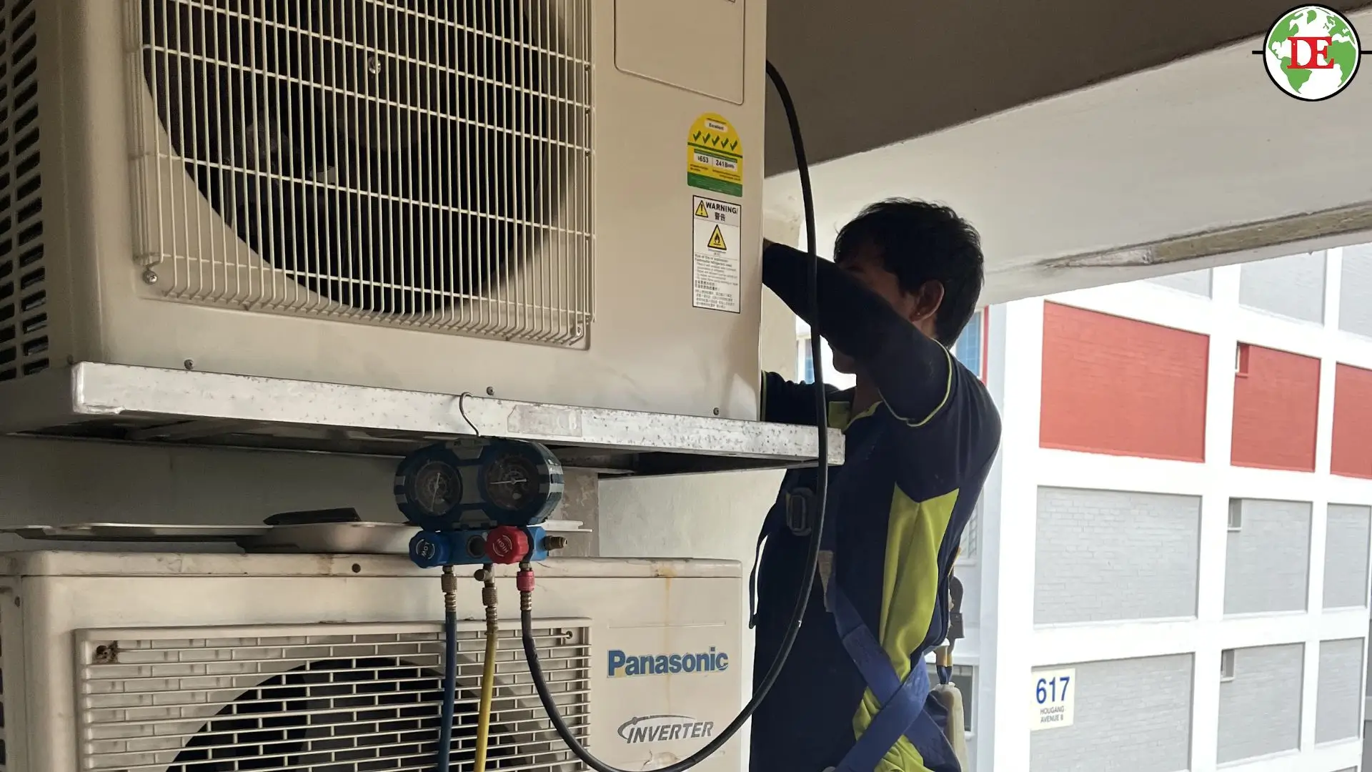 Aircon technician using pressure gauge to diagnose failing compressor Singapore